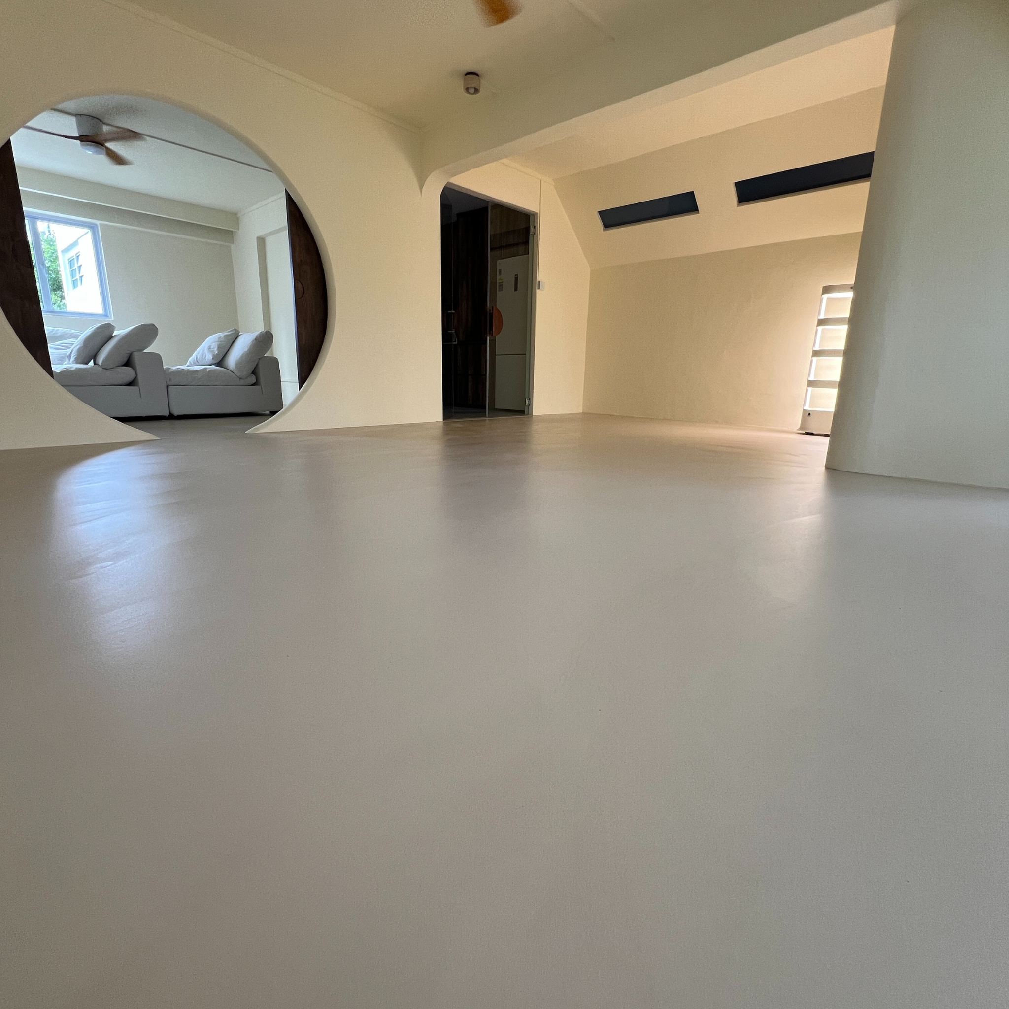 What is an epoxy overlay and why is it a popular choice in Singapore now?